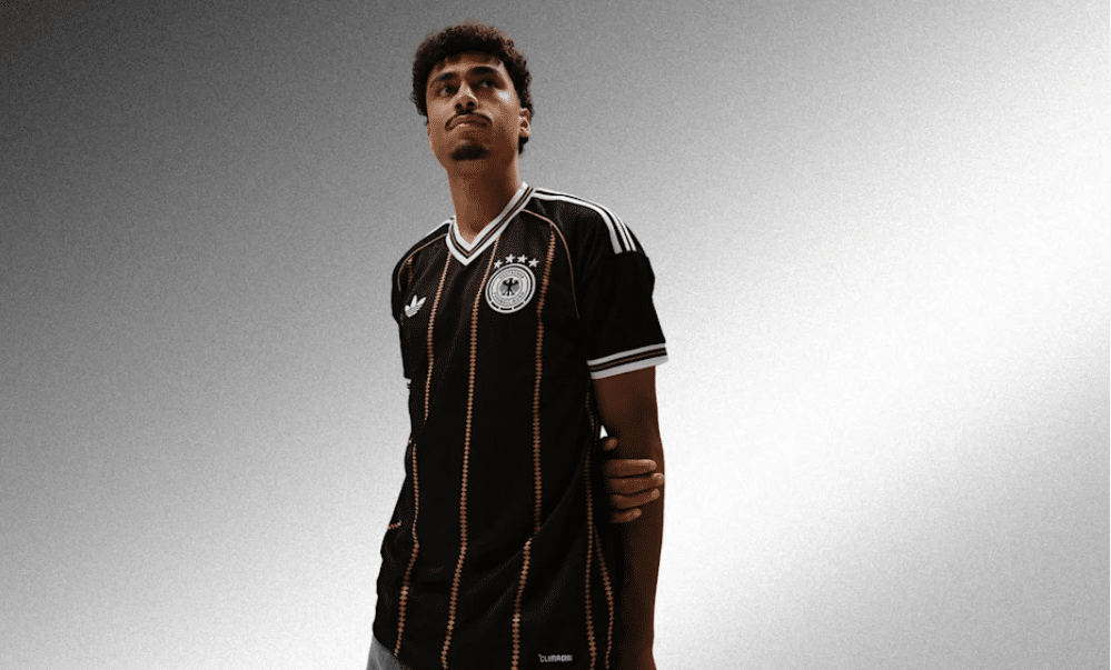 Nathaniel Brown im neuen schwarzen Trikot der deutschen Nationalmannschaft.