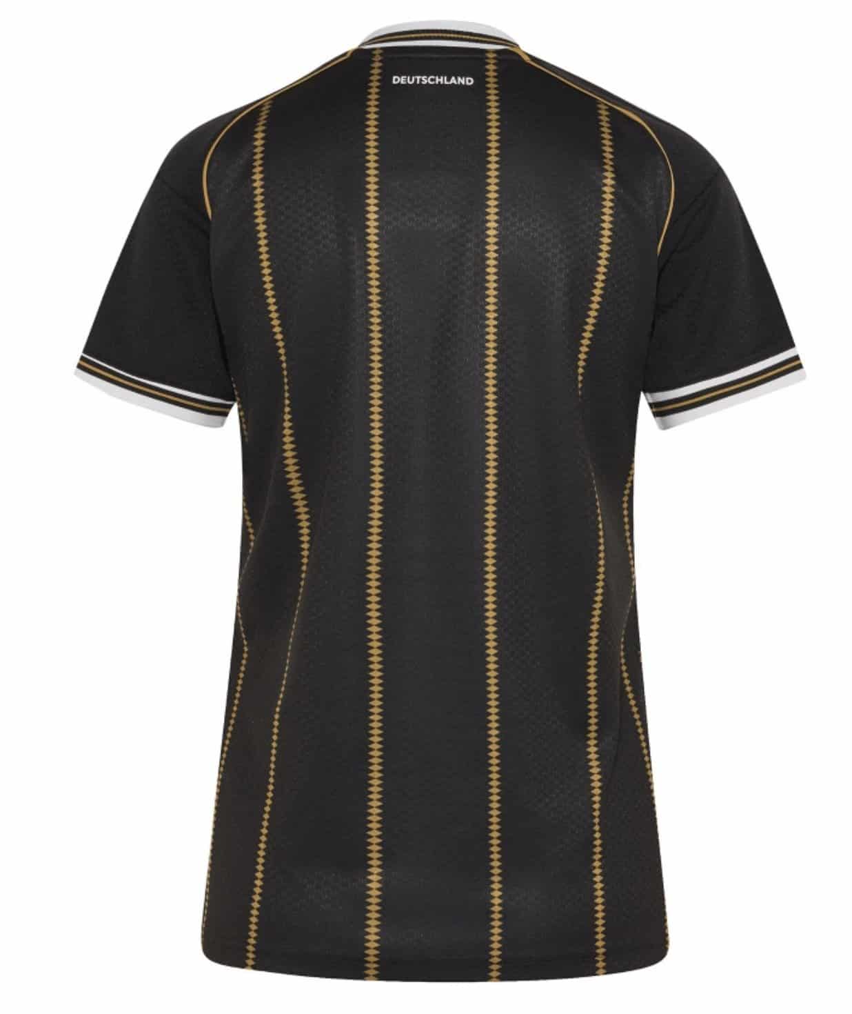 Die Rückseite des schwarzen DFB Trikots 2026 für Damen mit dem Schriftzug „Deutschland“ im Nacken und Platz für Name und Rückennummer. (Bild: adidas)